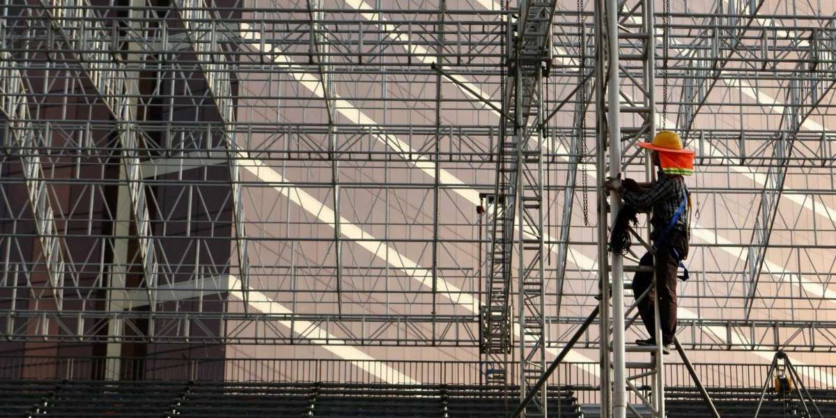 Choosing the Right Scaffold Contractors in NYC: A Guide to Quality and Cost