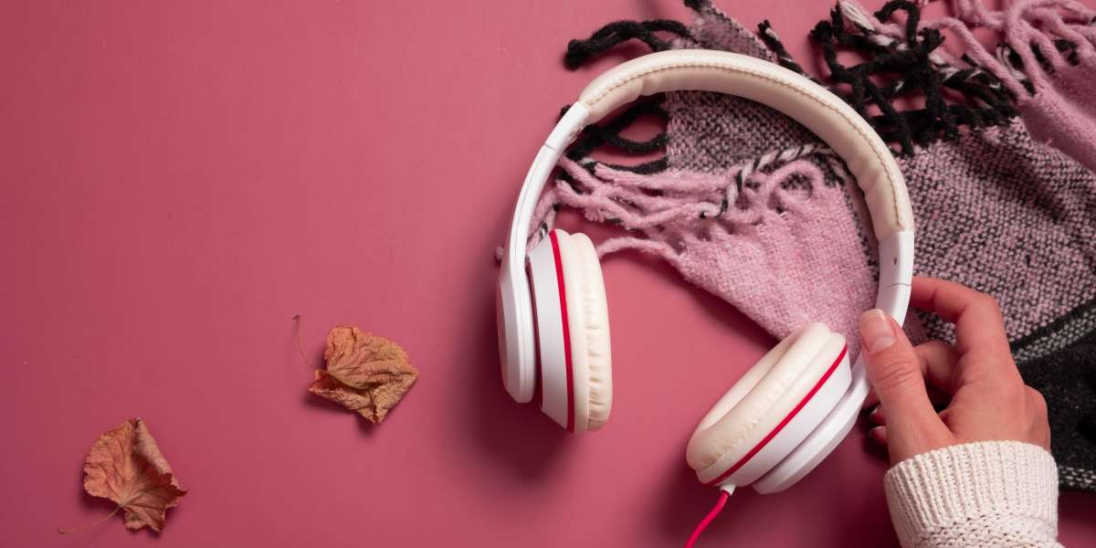 See What UK Headphones Tricks The Celebs Are Using